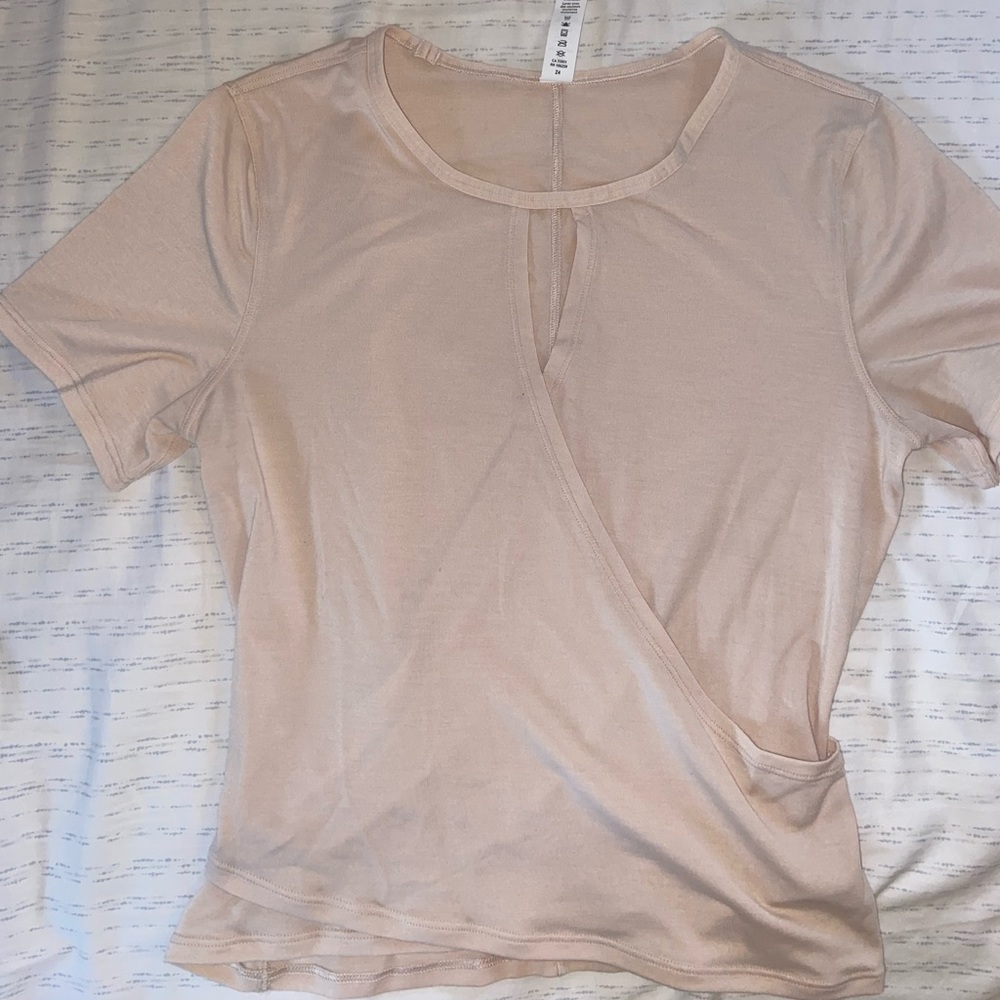 Lulu lemon short sleeeve shirt